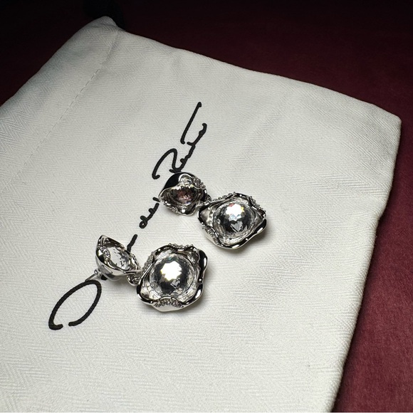 Oscar de la Renta crystal-embellished earrings - Picture 5 of 5
